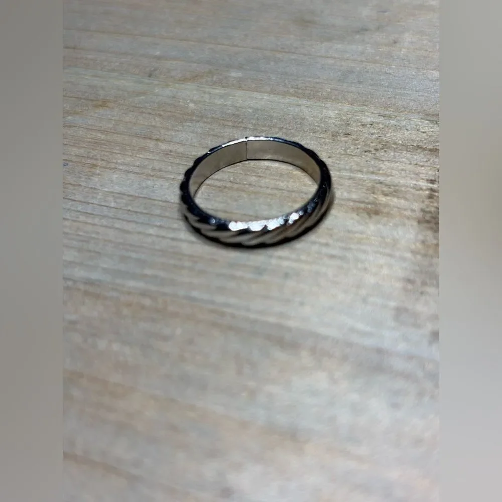 New! Textured Twist Silver Tone Ring Size 6.5 Costume Jewelry Hypoallergenic